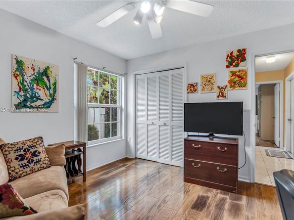 1181 NW 173rd Ave, Pembroke Pines FL 33029