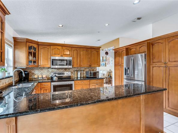 1181 NW 173rd Ave, Pembroke Pines FL 33029