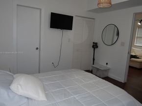 1940 NW 27th St, Miami FL 33142