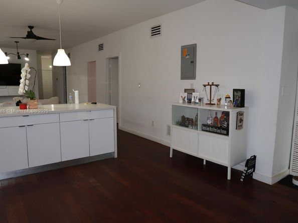 1940 NW 27th St, Miami FL 33142