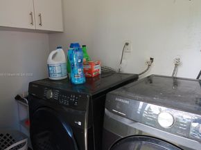 1940 NW 27th St, Miami FL 33142