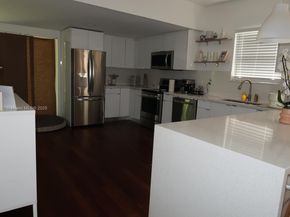 1940 NW 27th St, Miami FL 33142
