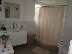 1940 NW 27th St, Miami FL 33142