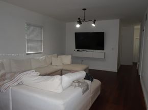 1940 NW 27th St, Miami FL 33142