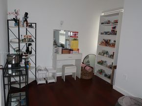 1940 NW 27th St, Miami FL 33142