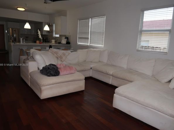 1940 NW 27th St, Miami FL 33142