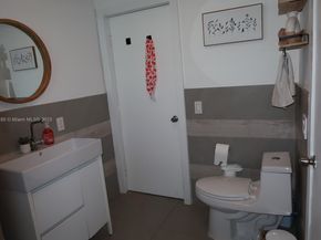 1940 NW 27th St, Miami FL 33142
