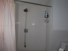 1940 NW 27th St, Miami FL 33142