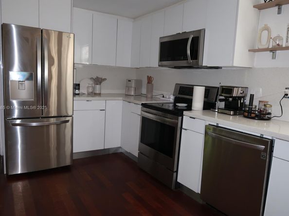 1940 NW 27th St, Miami FL 33142