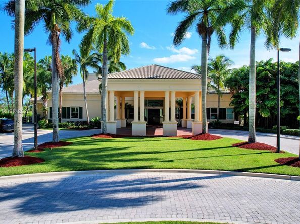 1579 Briar Oak Dr, Royal Palm Beach FL 33411