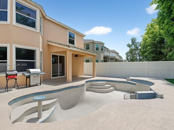 1579 Briar Oak Dr, Royal Palm Beach FL 33411