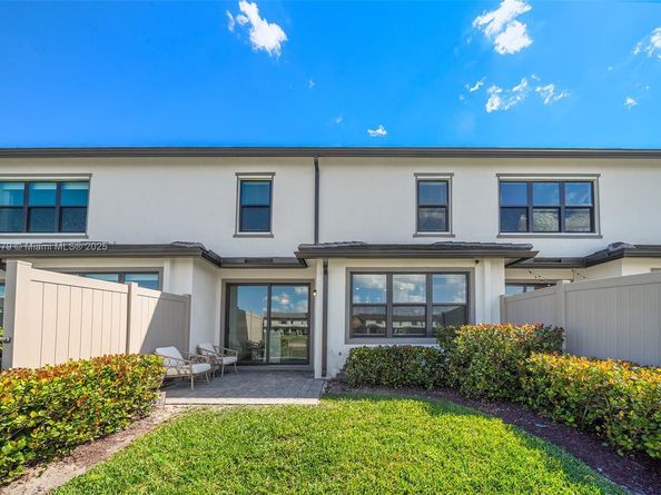 2193 Appleton Circle, Oakland Park FL 33309