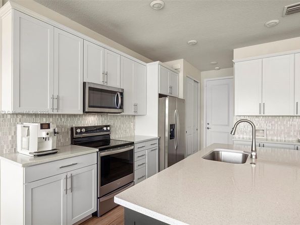 2193 Appleton Circle, Oakland Park FL 33309