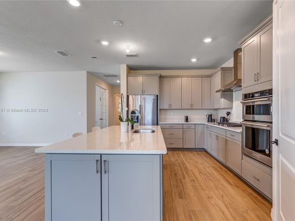 4431 Gramercy Dr, Oakland Park FL 33309