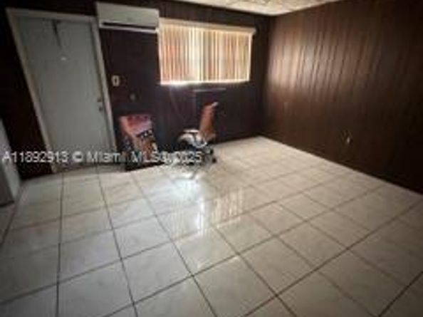 130 NW 124th St, North Miami FL 33168