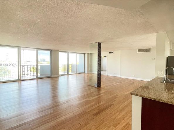 3703 NE 166th St 602, North Miami Beach FL 33160