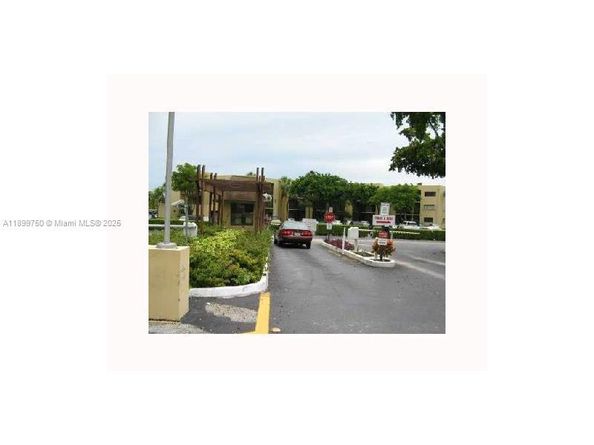 8005 SW 107 Av 118, Miami FL 33173