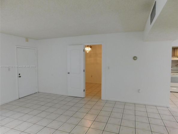 8005 SW 107 Av 118, Miami FL 33173