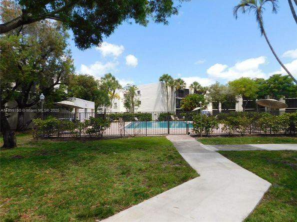 8005 SW 107 Av 118, Miami FL 33173