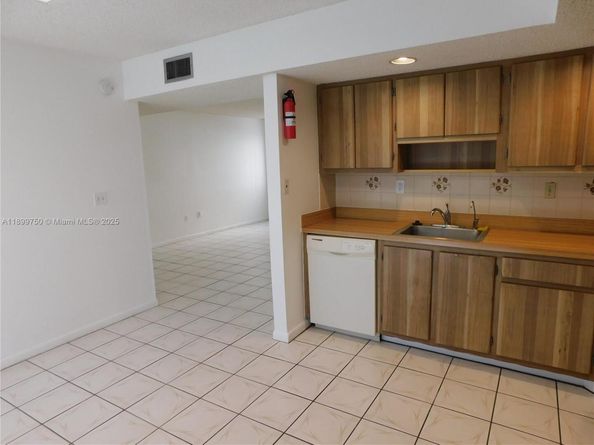 8005 SW 107 Av 118, Miami FL 33173