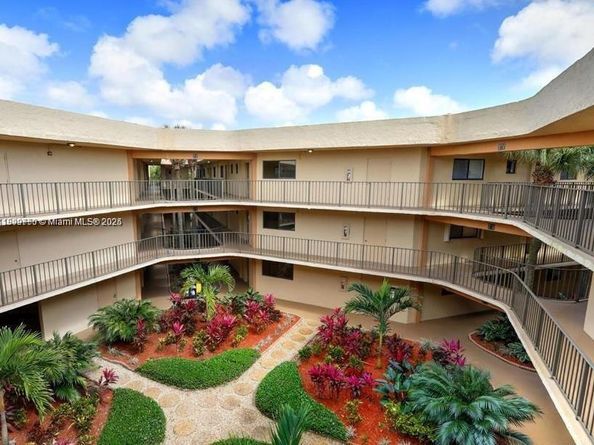 8005 SW 107 Av 118, Miami FL 33173