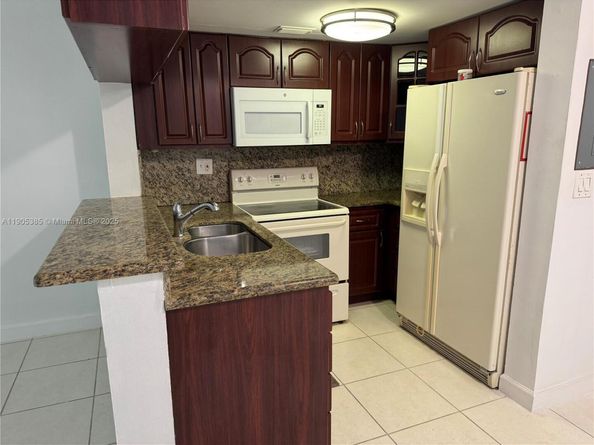 8585 NW 6th Ln 9208, Miami FL 33126