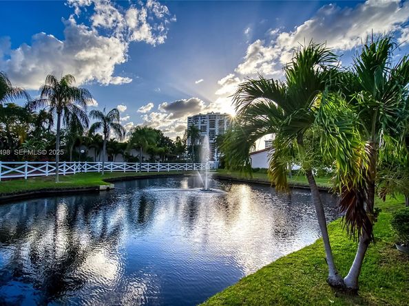 2669 S Parkview Dr, Hallandale Beach FL 33009