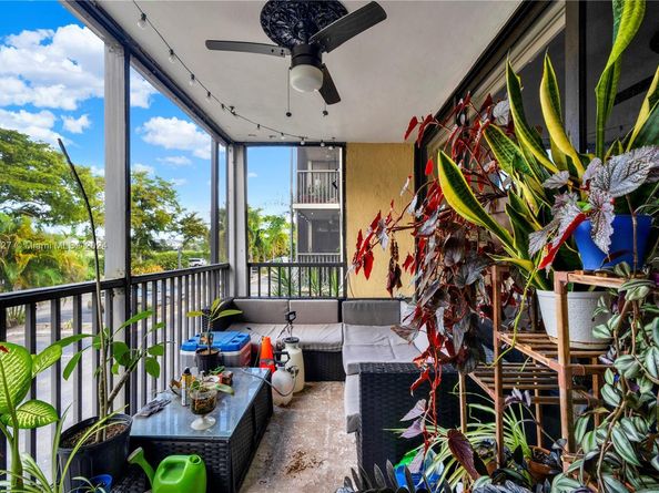 106 Lake Emerald Dr 213, Oakland Park FL 33309