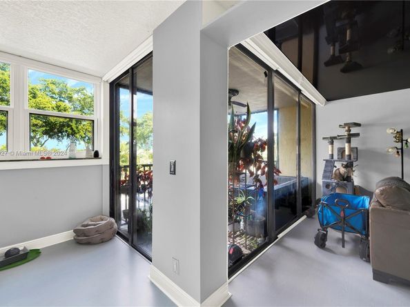 106 Lake Emerald Dr 213, Oakland Park FL 33309