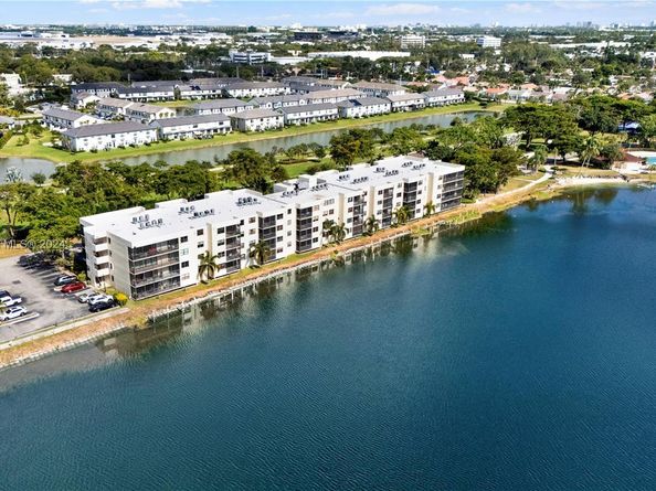 106 Lake Emerald Dr 213, Oakland Park FL 33309