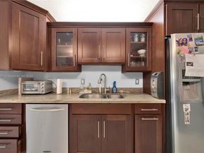 106 Lake Emerald Dr 213, Oakland Park FL 33309