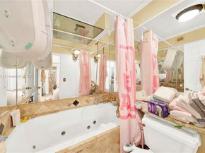 106 Lake Emerald Dr 213, Oakland Park FL 33309