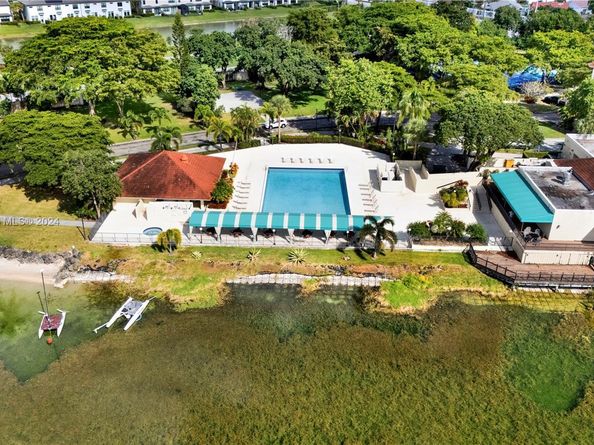 106 Lake Emerald Dr 213, Oakland Park FL 33309