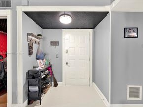 106 Lake Emerald Dr 213, Oakland Park FL 33309