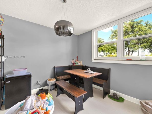 106 Lake Emerald Dr 213, Oakland Park FL 33309