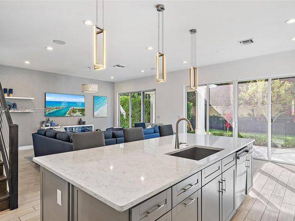 165 Bonnette Hunt Club Ln, Palm Beach Gardens FL 33418