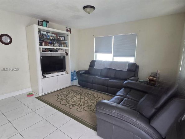 Undisclosed Address #A11910872, Pompano Beach FL 33069