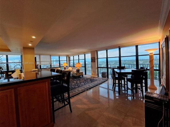 1000 Parkview Dr 1031, Hallandale Beach FL 33009