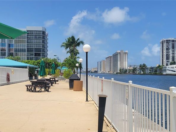 1000 Parkview Dr 1031, Hallandale Beach FL 33009