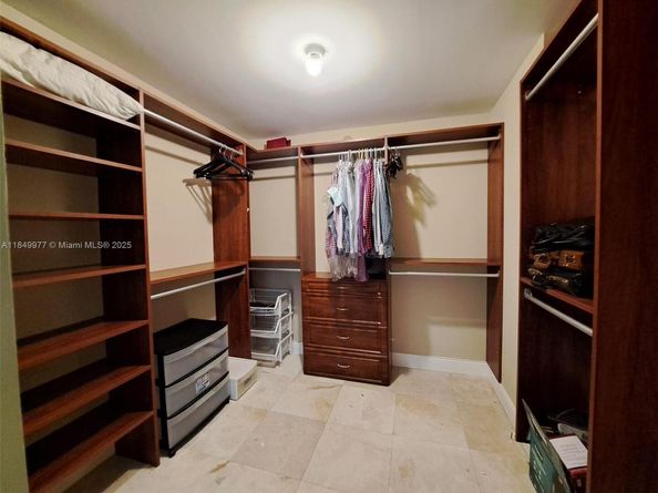 1000 Parkview Dr 1031, Hallandale Beach FL 33009