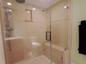 1000 Parkview Dr 1031, Hallandale Beach FL 33009