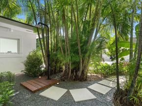 4800 Bay Point Rd, Miami FL 33137