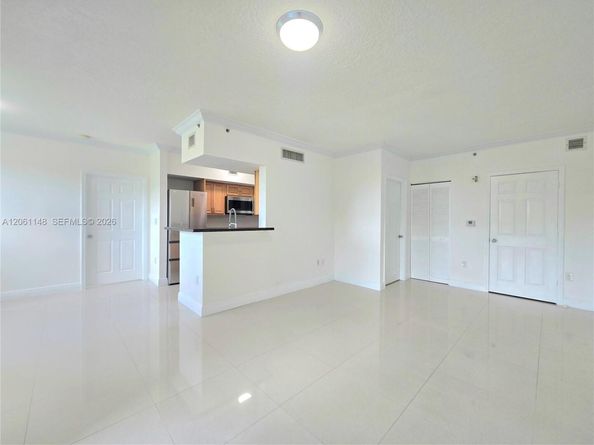 11600 SW 2nd St 18104, Pembroke Pines FL 33025