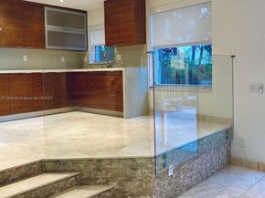 5926 NW 110th Ct, Doral FL 33178