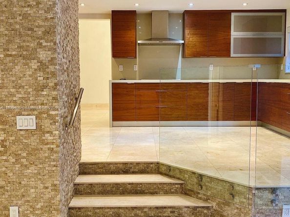 5926 NW 110th Ct, Doral FL 33178