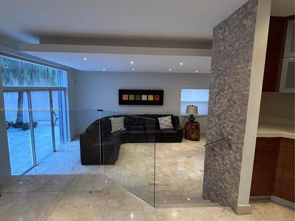 5926 NW 110th Ct, Doral FL 33178