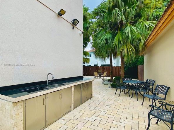 5926 NW 110th Ct, Doral FL 33178