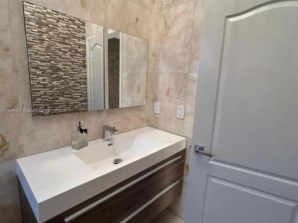 5926 NW 110th Ct, Doral FL 33178