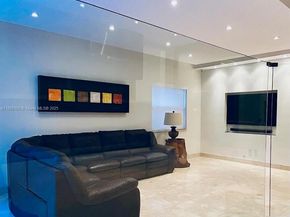 5926 NW 110th Ct, Doral FL 33178