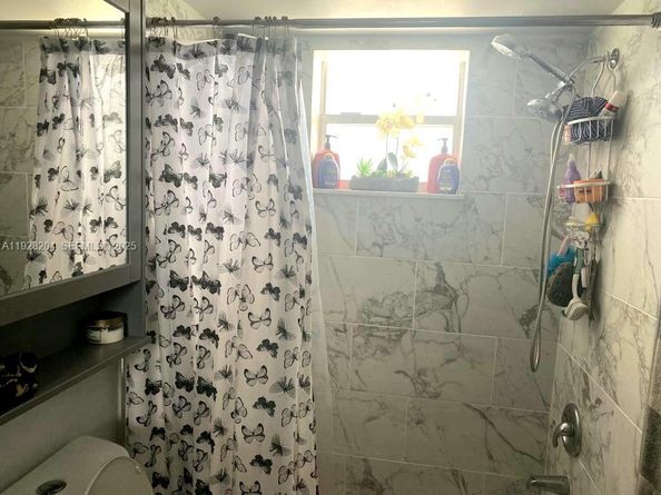 18900 NE 14th Ave D205, Miami FL 33179